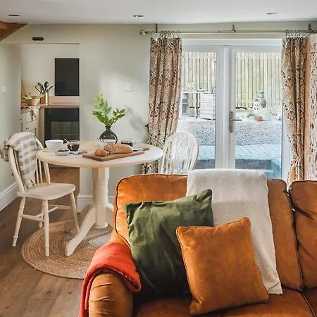 The Nook - Uk44735
