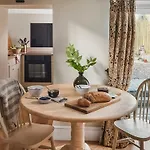 The Nook - Uk44735